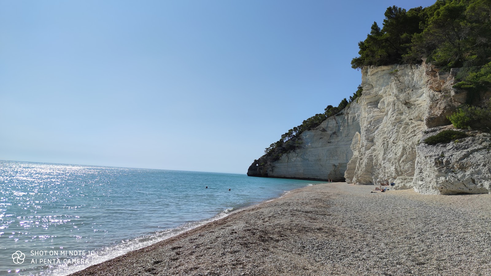 Fotografie cu Plaja Vignanotica cu o suprafață de pietricel alb fin