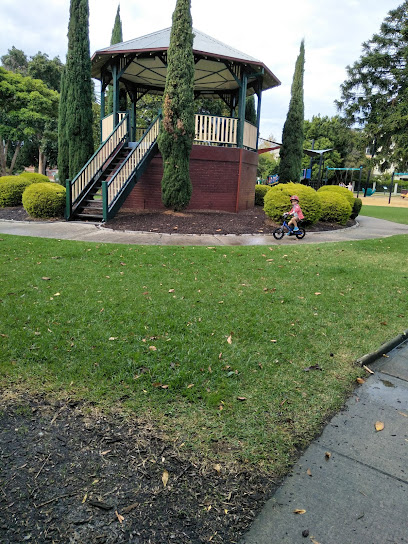 Victoria By The Park