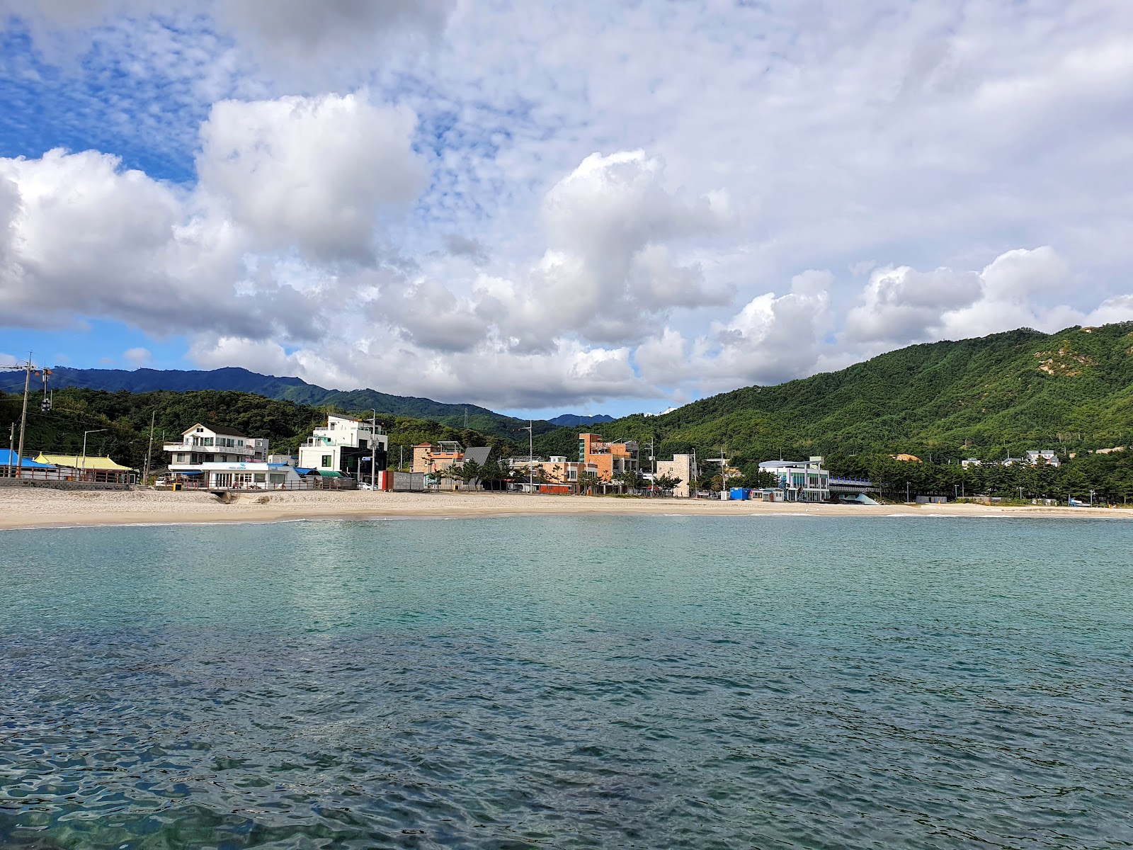 Photo de Yonghwa Beach - recommandé pour les voyageurs en famille avec des enfants