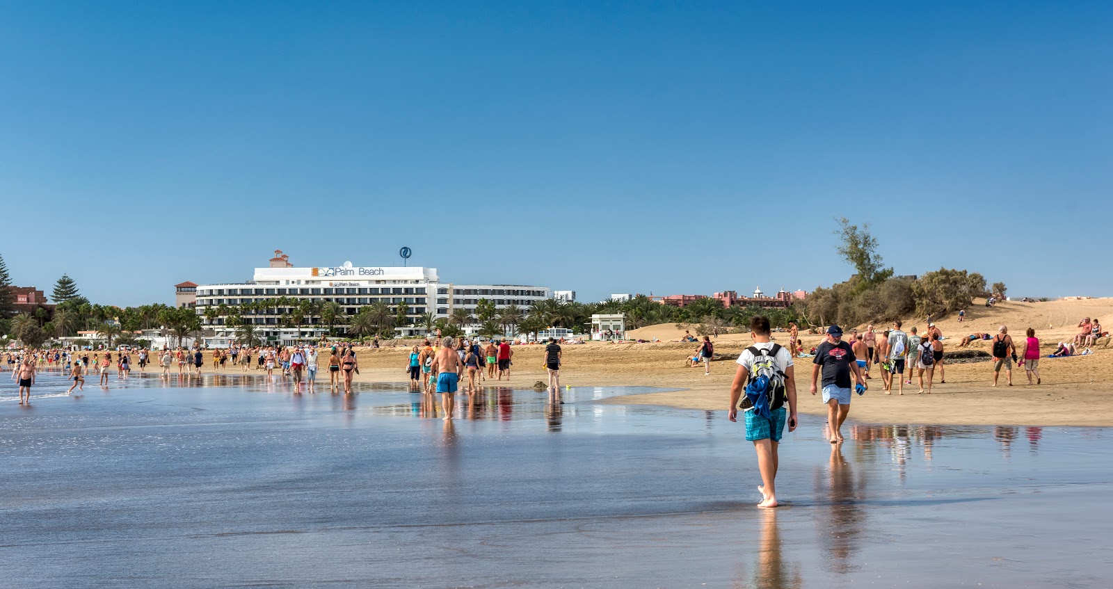 Maspalomas Plajı III sahili'in fotoğrafı geniş bir kıyı şeridi ile birlikte