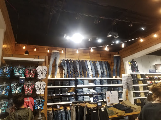Clothing Store «Aéropostale», reviews and photos, 200 Baychester Ave, Bronx, NY 10475, USA