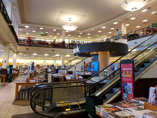 Book Store «Barnes & Noble Booksellers Boca Raton», reviews and photos, 1400 Glades Rd, Boca Raton, FL 33431, USA