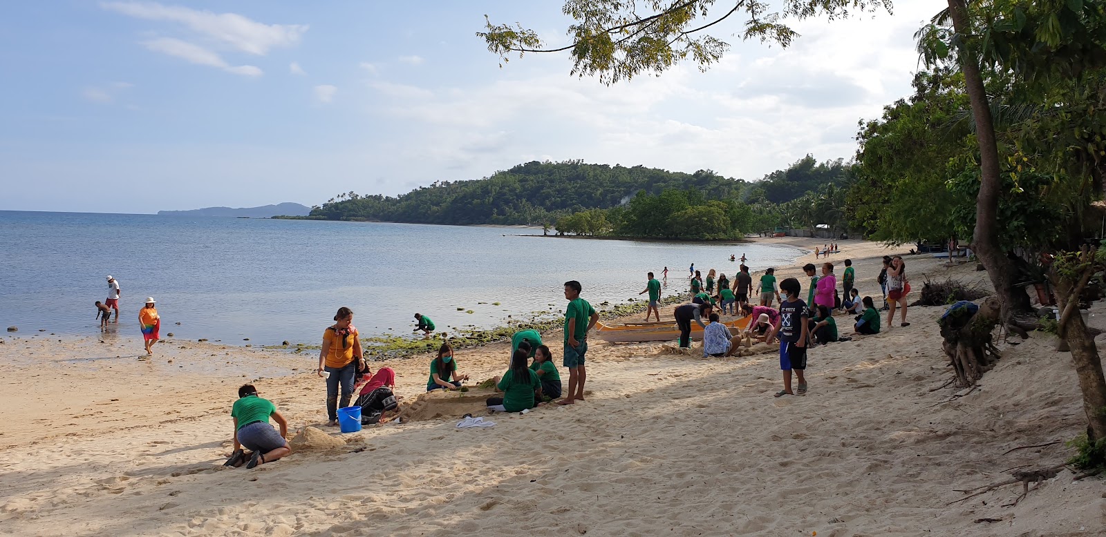Manaul Beach'in fotoğrafı - rahatlamayı sevenler arasında popüler bir yer