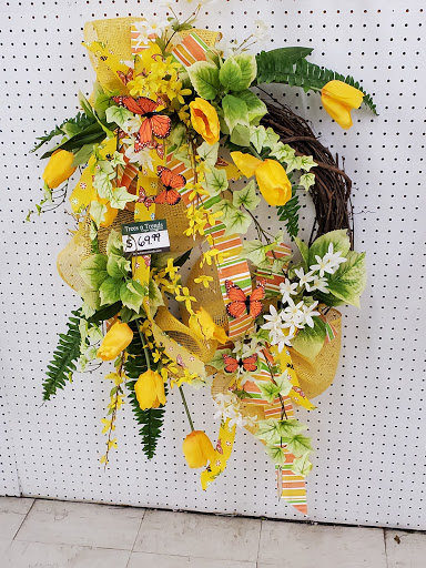 Home Goods Store «Trees n Trends - Henderson, KY», reviews and photos, 1900 US-41 #7, Henderson, KY 42420, USA