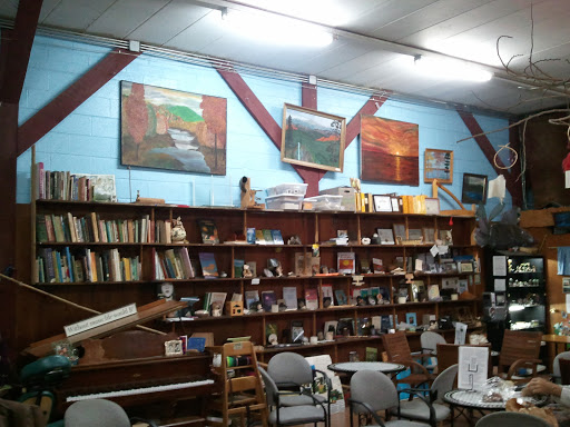 Raw Food Restaurant «Treehouse For Earths Children Holistic Center», reviews and photos, 22906 Mooney St, Farmington, MI 48336, USA