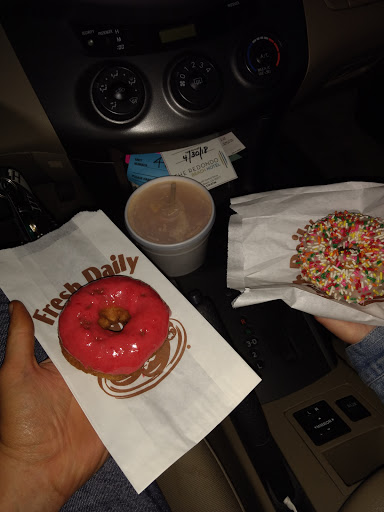 Donut Shop «Donut Hut», reviews and photos, 2025 W Magnolia Blvd, Burbank, CA 91506, USA