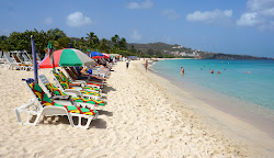 Foto von Grand Anse beach mit lange, gerade küste