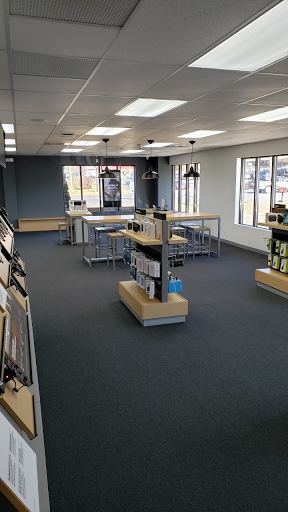 Cell Phone Store «Verizon Authorized Retailer, TCC», reviews and photos, 127 Berlin Rd, Cromwell, CT 06416, USA