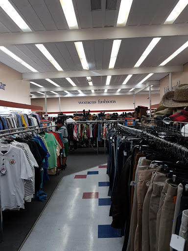 Thrift Store «Goodwill - Sherman Oaks», reviews and photos, 14760 Ventura Blvd, Sherman Oaks, CA 91403, USA