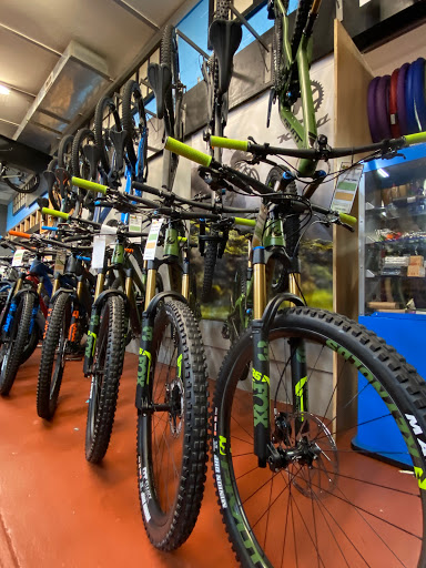 Bicycle Store «JRA Cycles», reviews and photos, 229 Salem St, Medford, MA 02155, USA