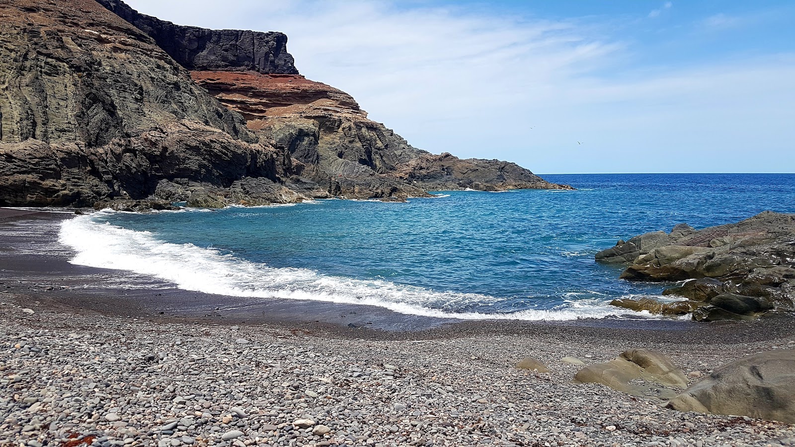 Foto av Playa de los Mozos med liten vik