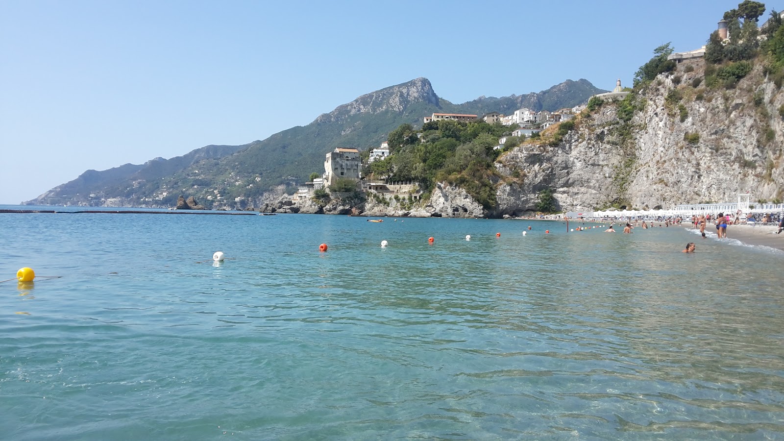 Foto de Porto Di Salerno com meios de comunicação nível de limpeza