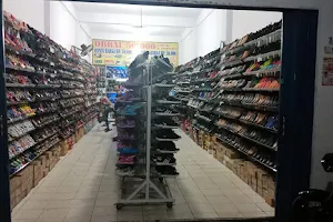 toko sepatu simpang raya image