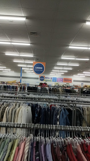 Thrift Store «Thunderbird & Dysart Goodwill Retail Store & Donation Center», reviews and photos, 13055 W Thunderbird Rd, El Mirage, AZ 85335, USA