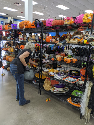 Thrift Store «Pavilions Goodwill Retail Store, Donation Center, and Career Center», reviews and photos, 8959 E Indian Bend Rd, Scottsdale, AZ 85250, USA