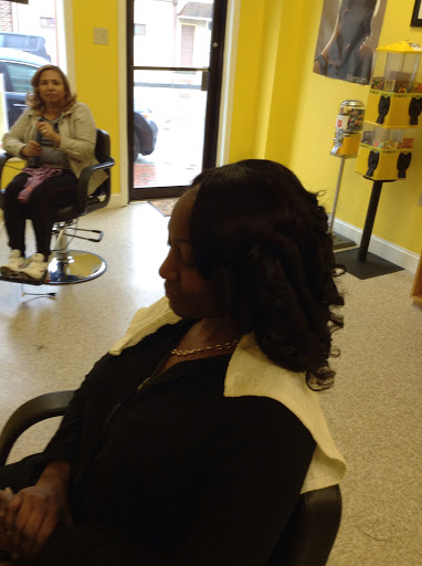 Beauty Salon «New Image Dominican Hair Salon», reviews and photos, 143 W Main St, Norristown, PA 19401, USA