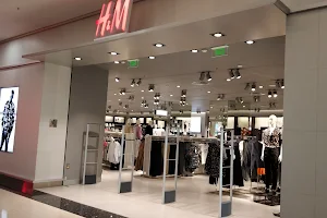 H&M image