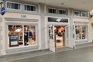 4F Outlet Fashion House Piaseczno image