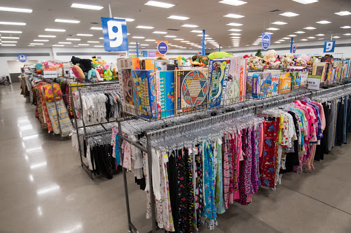 Thrift Store «83rd Ave & Grand Goodwill Retail Store & Donation Center», reviews and photos