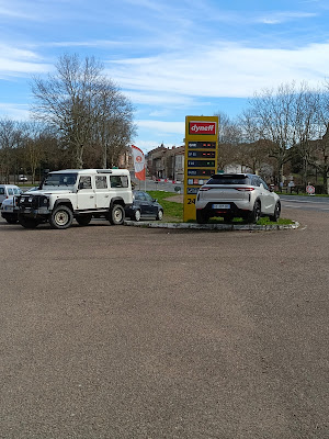 Station Service Dyneff à Saint-Symphorien-de-Lay