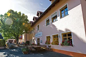 Landgasthaus "Zum stillen Bächlein" | Stilvolle Speisen und Gästezimmer im Hammerbachtal image