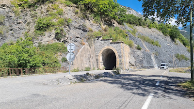 Tunnel de la roche à Le Lauzet-Ubaye