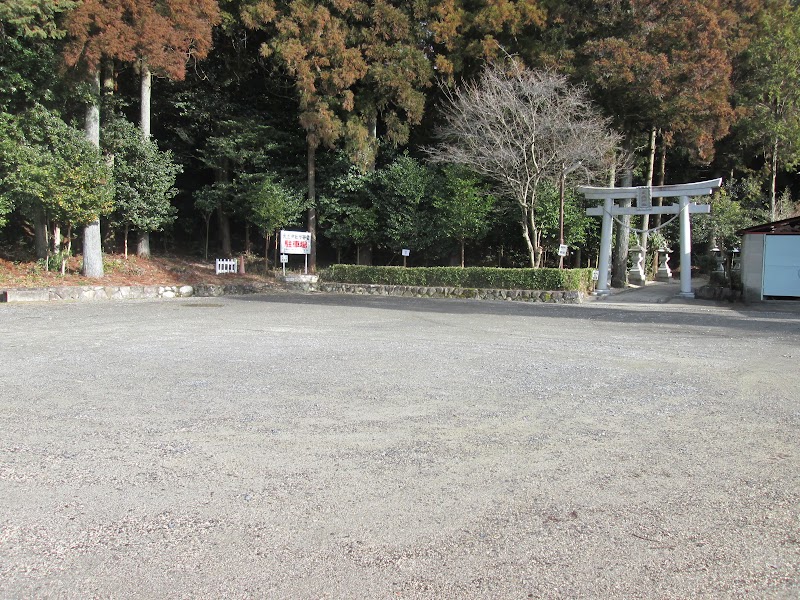 武並神社 参拝者駐車場
