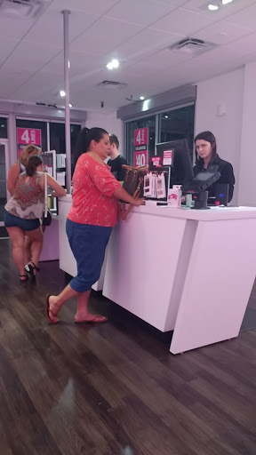 Cell Phone Store «T-Mobile», reviews and photos, 5417 US-19 #101, New Port Richey, FL 34652, USA