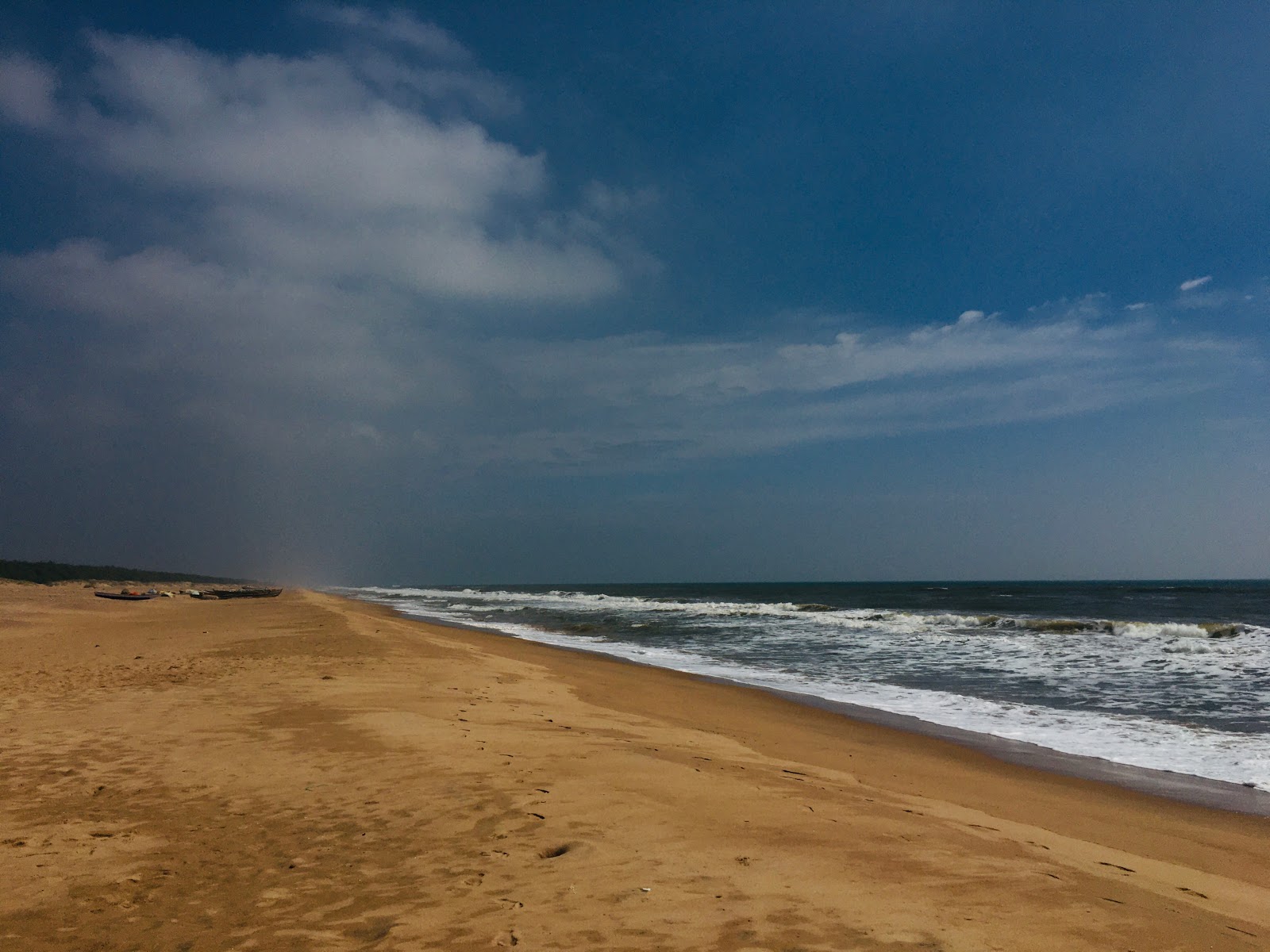 Foto van S Matchelesam Beach met recht en lang