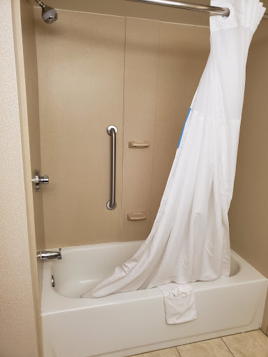 Hotel «Hampton Inn & Suites by Hilton Valdosta/Conference Center», reviews and photos, 2 Meeting Pl, Valdosta, GA 31601, USA