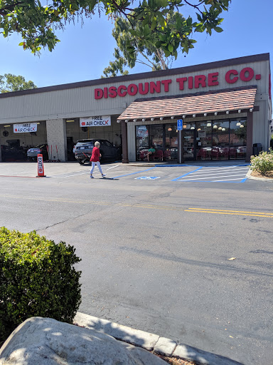 Tire Shop «Discount Tire Store - Encinitas, CA», reviews and photos, 107 N El Camino Real, Encinitas, CA 92024, USA