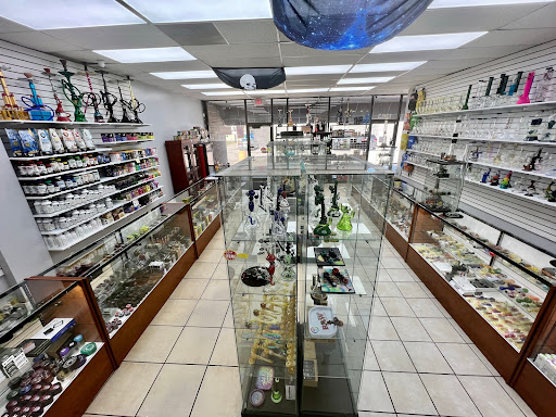 Tobacco Shop «Smoke Tokz Head Shop KC», reviews and photos, 1263 W 103rd St, Kansas City, MO 64114, USA