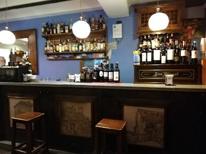 Bar Minotauro - Café y Tapas - Carrera del Darro, 23, 18010 Granada, Spain