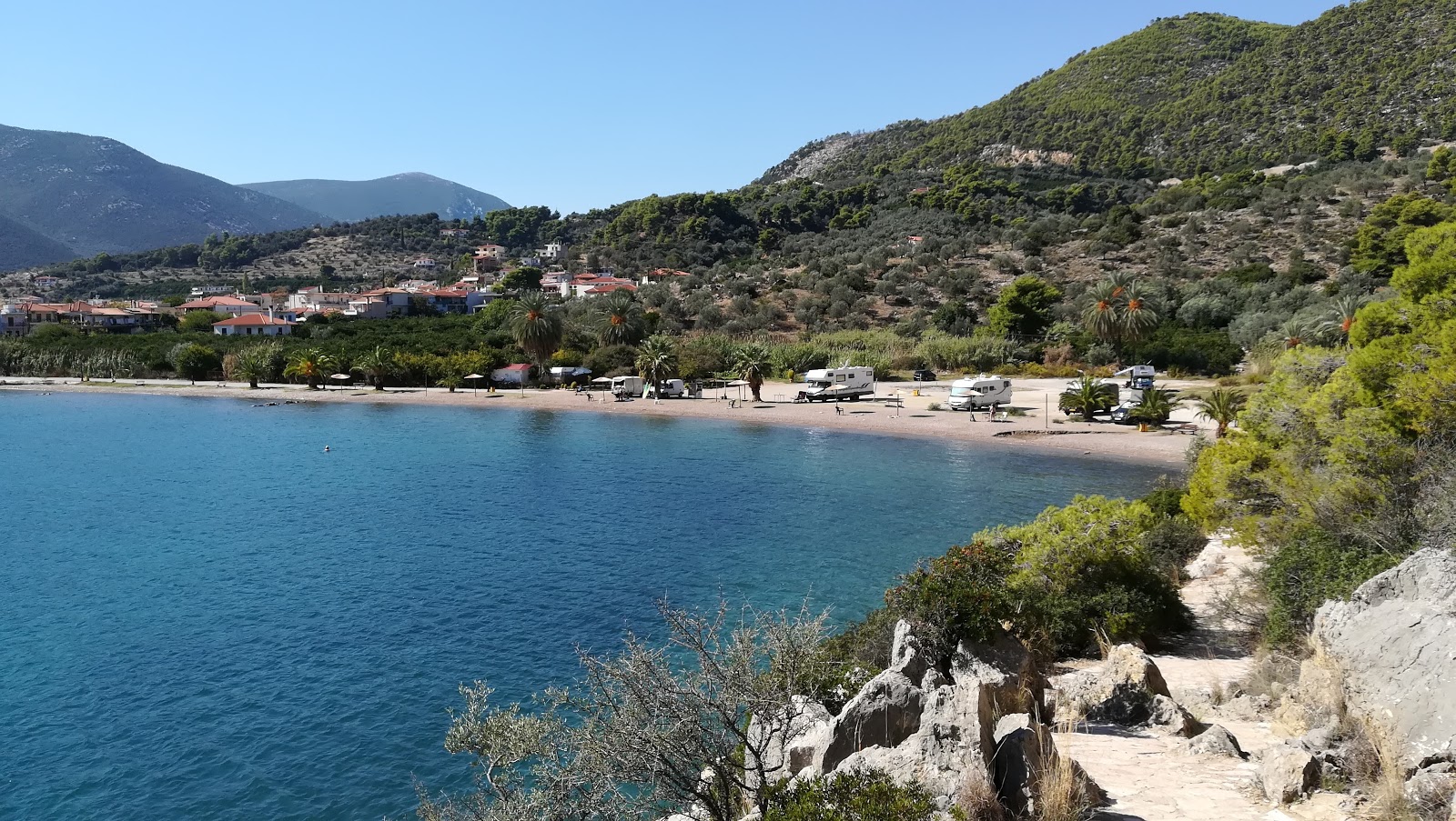 Fotografie cu Vagionia beach cu o suprafață de pietricel alb fin