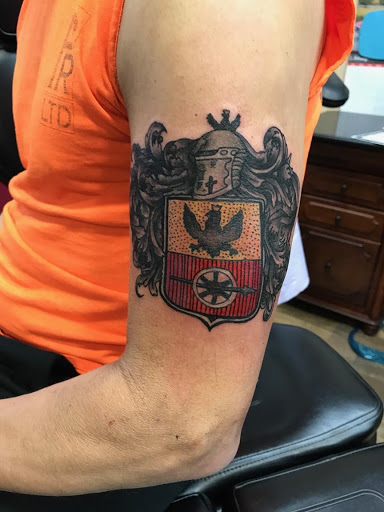 Tattoo Shop «Vanity Tattoo», reviews and photos, 28 S Western Ave, Carpentersville, IL 60110, USA