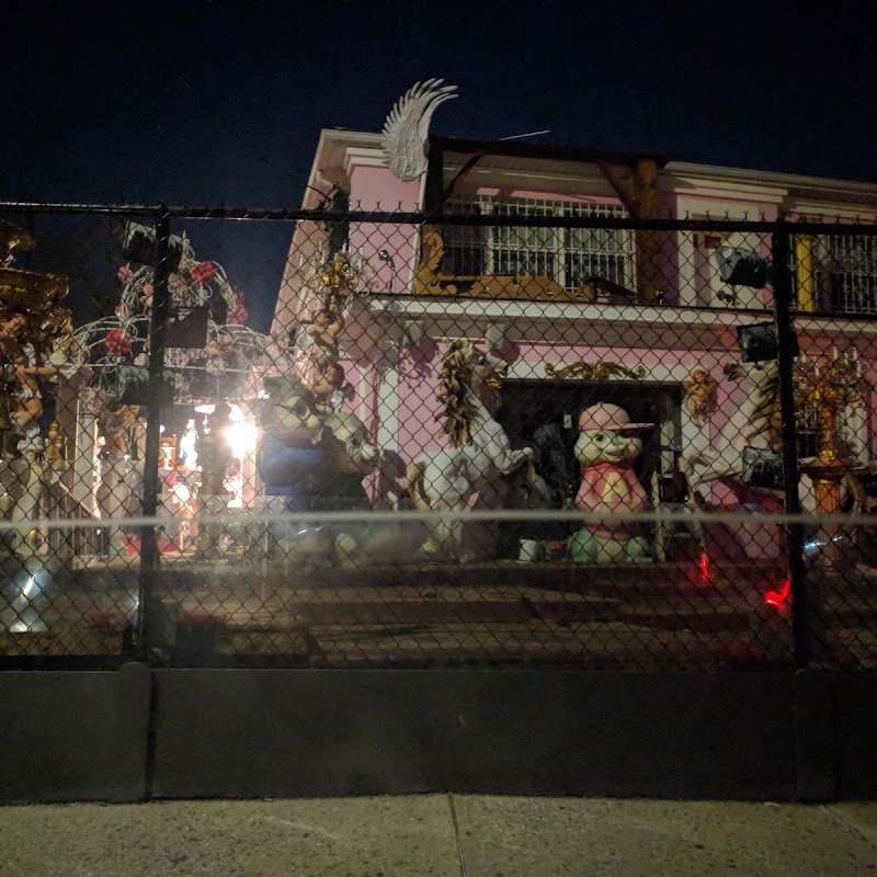 The Christmas House Of The Garabedian Family