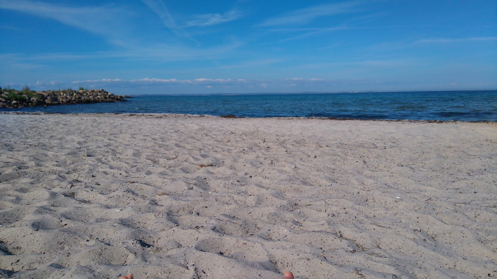 Foto van Fynshav Beach met gemiddeld niveau van netheid