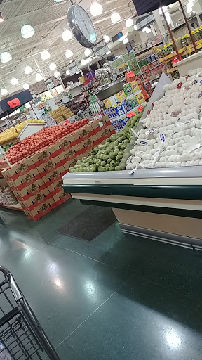 Grocery Store «Super Mercados El Guero», reviews and photos, 850 N Farnsworth Ave, Aurora, IL 60505, USA