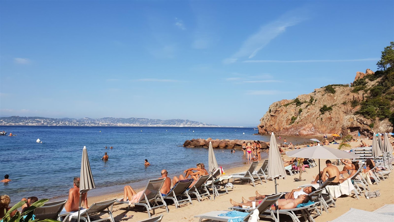Plage de l'Aiguille'in fotoğrafı ve yerleşim