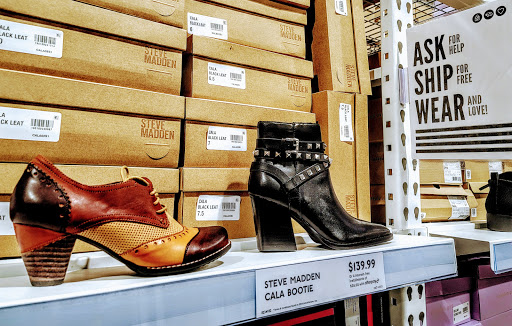 Shoe Store «DSW Designer Shoe Warehouse», reviews and photos, 2155 22nd St, Oak Brook, IL 60523, USA