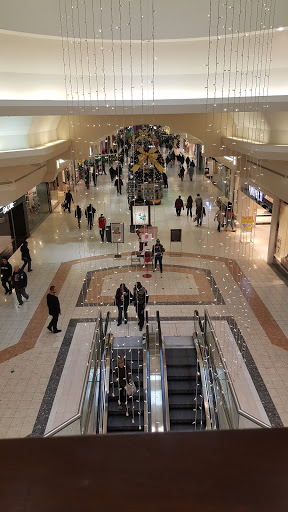 Shopping Mall «Oakland Mall», reviews and photos, 412 W 14 Mile Rd, Troy, MI 48083, USA