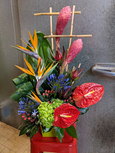 Gift Shop «Cugini Florists & Fine Gifts», reviews and photos, 413 S 3rd St, Renton, WA 98057, USA