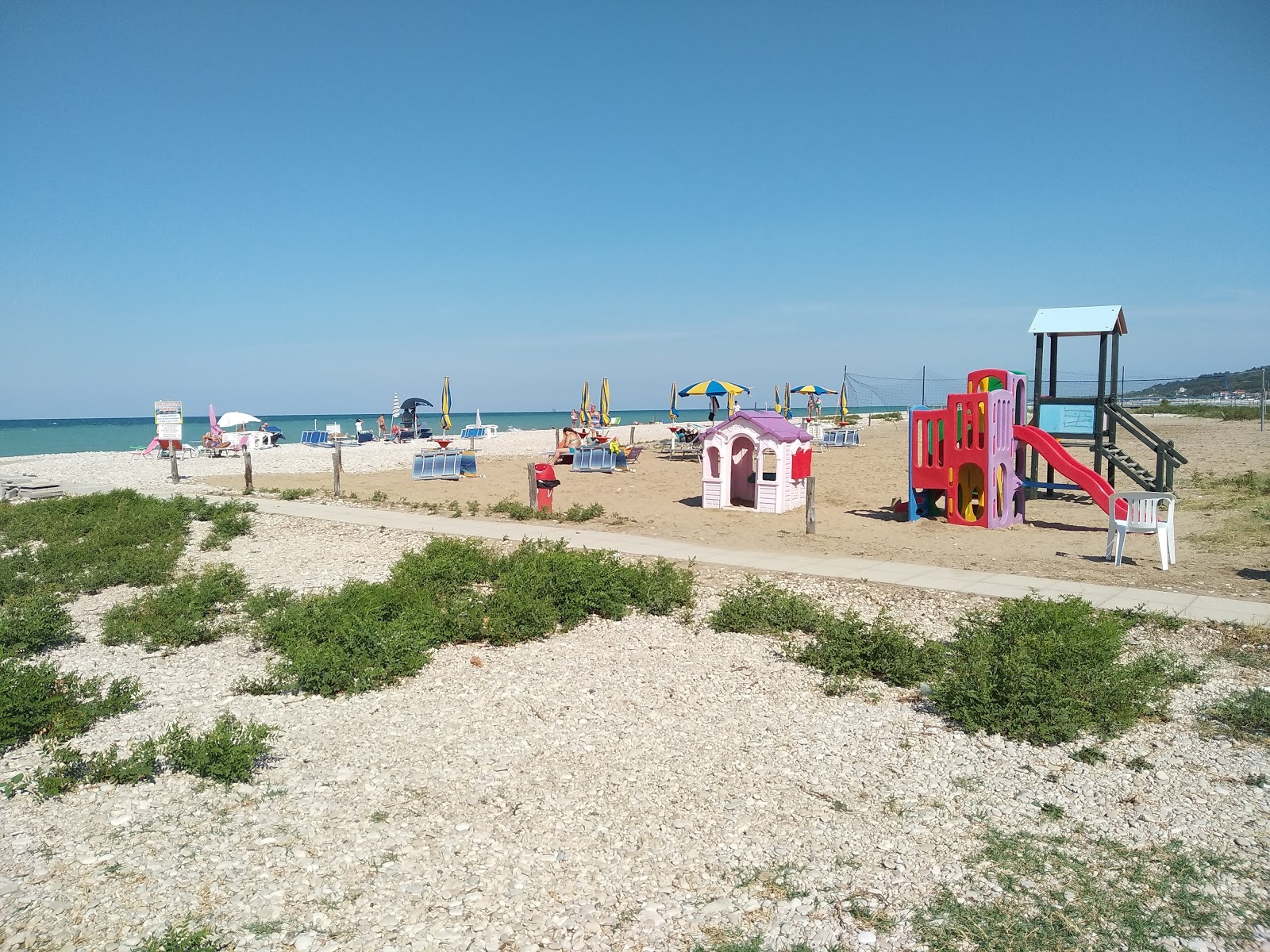 Marina beach on the map with photos and reviews🏖️