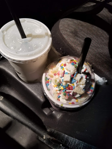 Shopping Mall «Division Crossing Shopping Mall», reviews and photos, 16353 SE Division St, Portland, OR 97236, USA