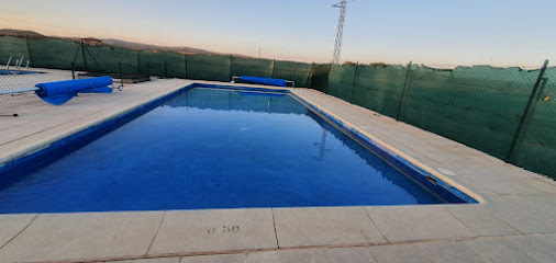 Frontón y piscina municipal de Visiedo - C. Pilar, 30B, 44164 Visiedo, Teruel, Spain