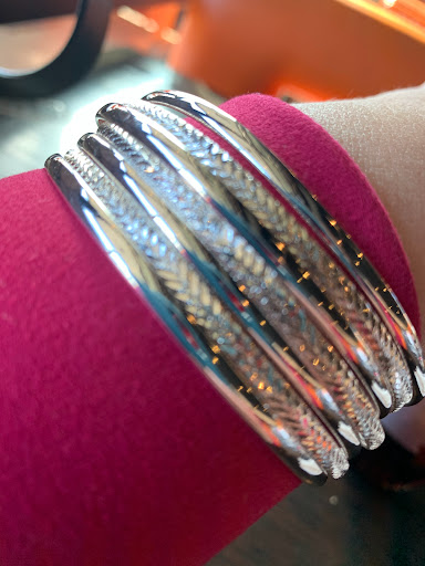 Flea Market «Fox Valley Flea Market», reviews and photos, 840 N State St, Elgin, IL 60123, USA