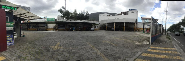 colegio Frances, Pomasqui, 100 metros al norte del, Quito 170120, Ecuador