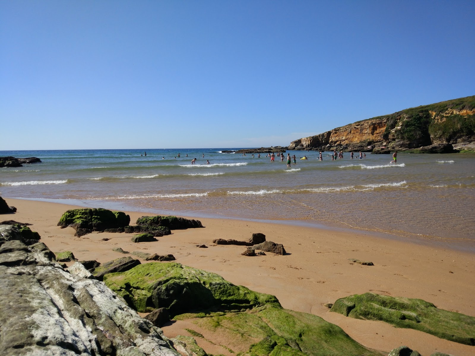 Fotografija Playa de Galizano z svetel pesek površino