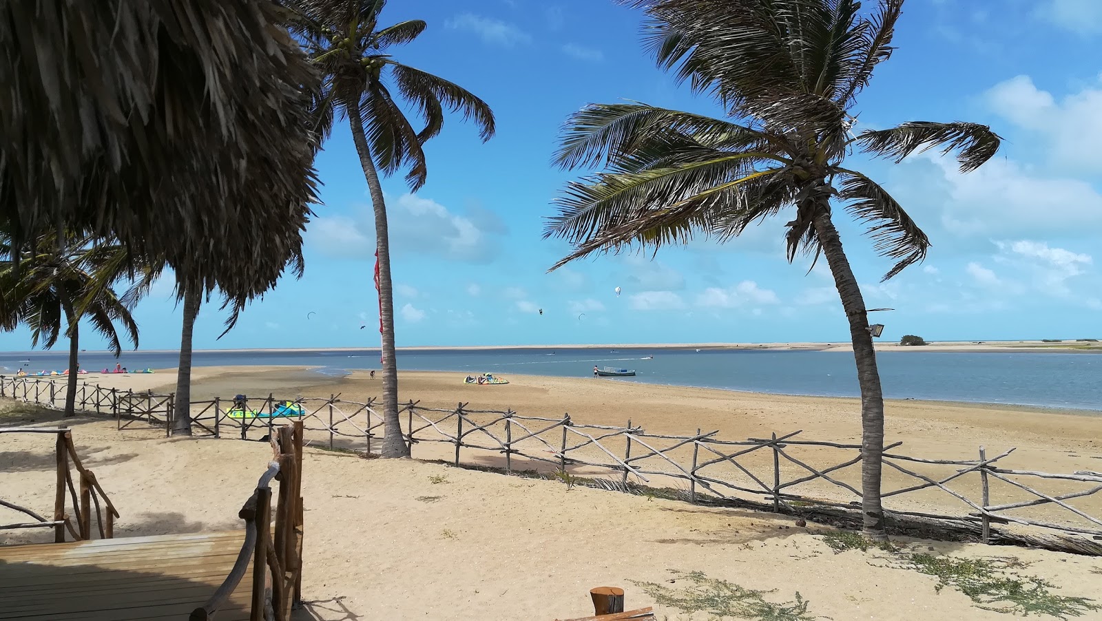 Foto de Praia da Barra do Ceara con arena brillante superficie