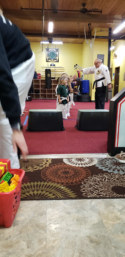 Shopping Mall «Kings Circle Shopping Center», reviews and photos, 1965 NW Kings Blvd, Corvallis, OR 97330, USA